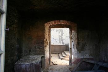 Průhled sakristií do presbytáře (© Ivan Grisa, 11/2008)