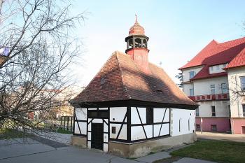 Kostel od jihozápadu (© Ivan Grisa, 11/2008)