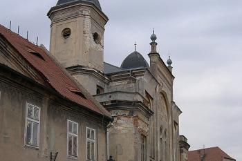 Hlavní průčelí od severu (© Ivan Grisa, 12/2004)