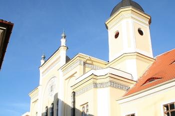 Hlavní průčelí od jihu (© Ivan Grisa, 11/2008)