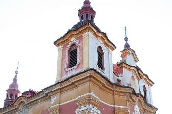 Průčelí od severozápadu (© Ivan Grisa, 11/2008)