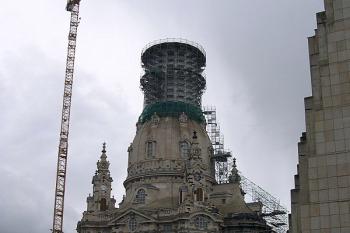 Kostel od jihovýchodu (© Ivan Grisa, 05/2004)