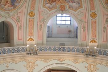 Interiér průhledem ve spodní kopuli (© Ivan Grisa, 11/2008)