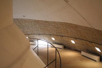 Spirálová rampa mezi prostřední a svrchní kopulí (© Ivan Grisa, 11/2008)