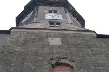 Dvorní stěna Hausmannovy věže (© Ivan Grisa, 03/2005)
