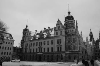 Hlavní budova zámku od jihu ( © Ivan Grisa 01/2010)