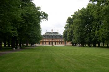 Horský palác z parku (© Ivan Grisa, 06/2004)