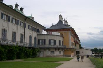 Vodní palác z labského nábřeží (© Ivan Grisa, 06/2004)