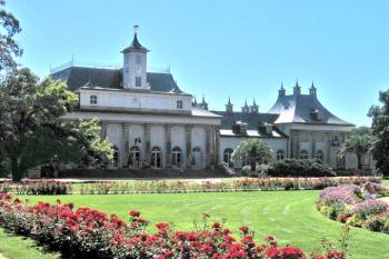 Nový palác z parku ( © Pavel Vítek 08/2009)