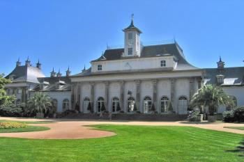 Nový palác z parku ( © Pavel Vítek 08/2009)