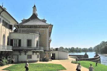 Vodní palác od řeky Labe ( © Pavel Vítek 08/2009)