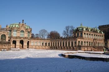 Hradební a Francouzský pavilon (© Ivan Grisa, 01/2009)