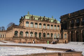 Francouzský pavilon a západní část obrazárny (© Ivan Grisa, 01/2009)