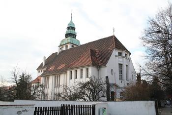 Kostel od severovýchodu (© Ivan Grisa, 11/2008)