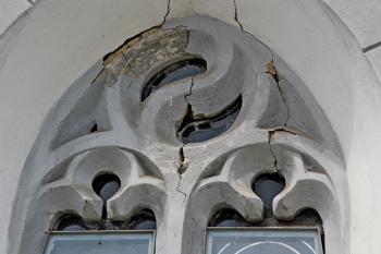 okenní kružba presbytáře (© Pavel Zany Komárek 13. 6. 2010)