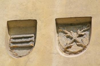 erby Jindřicha Berky z Dubé a jeho choti Alžběty z Poděbrad při jihovýchodním rohu lodi (© Pavel Zany Komárek 13. 6. 2010)