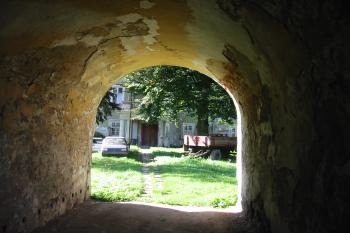 hlavní průjezd k zámku (© D Dohňanský, 09/2014)