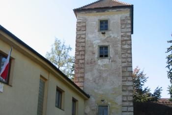 vstupní věž s bránou (© D Dohňanský, 09/2014)