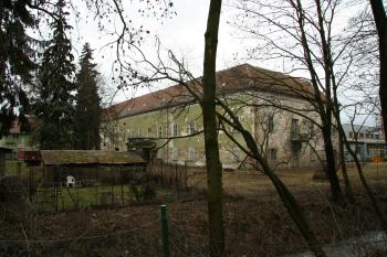 Pohled na vlastní zámek (© Petr Nožička, 03/2009)