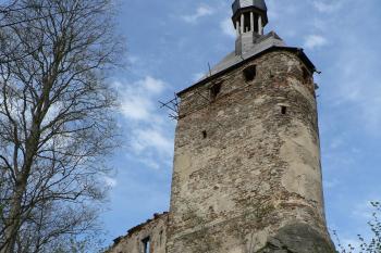 Hrad Hartenberk - věž (© Pavel Jarý, 04/2012)