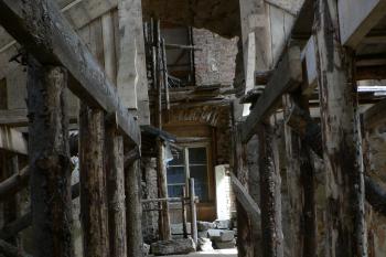 Hrad Hartenberk - interiér paláce pod bývalou kaplí (© Pavel Jarý, 04/2012)
