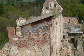 Hrad Hartenberk - palác shora (© Pavel Jarý, 04/2012)