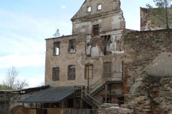 Hrad Hartenberk  (© Pavel Jarý, 04/2012)