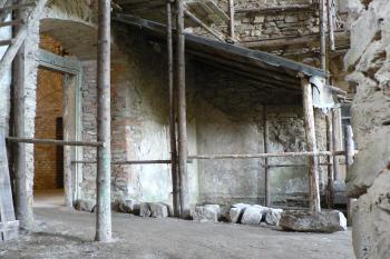 Hrad Hartenberk - místnost v paláci (© Pavel Jarý, 04/2012)