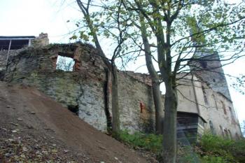 polookrouhlá bašta při SZ nároží paláce (© zdeněk komínek, 10/2008)