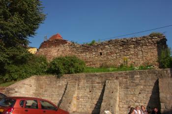 hradební zeď na severozápadě městského jádra ( © Milan Caha 08/2008)