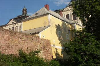 hradební zeď na západě městského jádra ( © Milan Caha 08/2008)