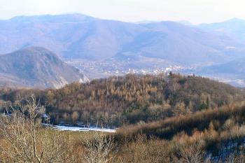 v údolí Labe obec Velké Březno (© Václav Čermák 03/2005)