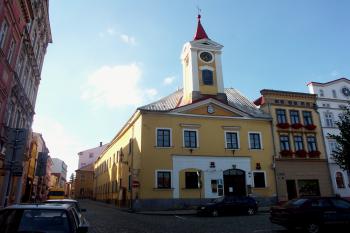 pohled z Mírového náměstí ( © Milan Caha 08/2008)
