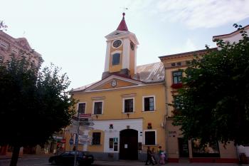 pohled z Mírového náměstí ( © Milan Caha 08/2008)