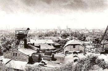 celkový pohled na areál dolu Trojice na počátku 20. století ( © B. Navrátil: Zmizelá Morava a Slezsko - Ostrava, Praha 2007)