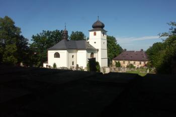 kostel, hřbitov, fara v Martínkovicích ( © Milan Caha 08/2008)