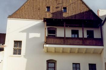 dvorní průčelí (© Karel Husák, 09/2000)