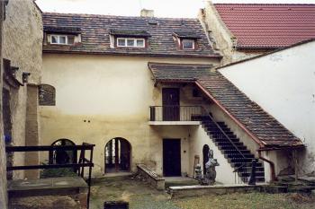 renesanční domek ve dvoře  (© Karel Husák, 09/2000)