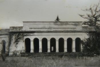 Zámeček zepředu před rokem 1956 (© Petr Nožička12/2008)