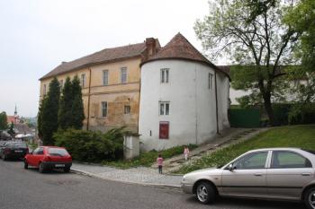 Bašta vnějšího opevnění, v 19. století spolu se sousedním domem využívaná jako židovský templ ( © Ivan Grisa 05/2011)