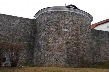 věž v jižní hradbě (© Karel Husák, 03/2012)