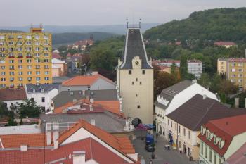 Mikulovická (Svatá) brána z radniční věže (© Ivan Grisa, 09/2004)