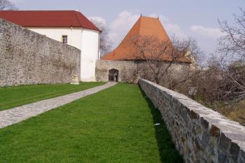 hradby na severovýchodě (© Karel Husák, 04/2005)