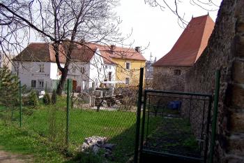 bašty na severovýchodě (© Karel Husák, 04/2005)
