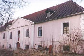 Pohled na zámek z bývalého parku ( © Pavel Vítek 01/2006)