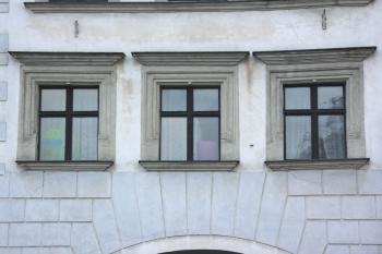 raně renesanční okna v prvním patře (© Karel Husák, 12/2008)
