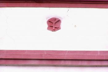 štítek s rodovým znakem (© Karel Husák, 07/2004)
