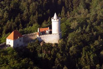 Kokořín - Letecký snímek ( © Radovan Smokoň 08/2006)