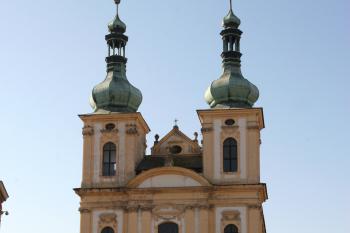 Východní průčelí zámeckého kostela ( © Iva Spurná 24.2.2008)