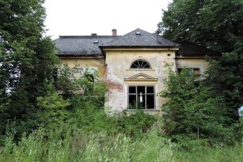 nádvorní fronta zámku ( © Jan P. Štěpánek 07/2014)
